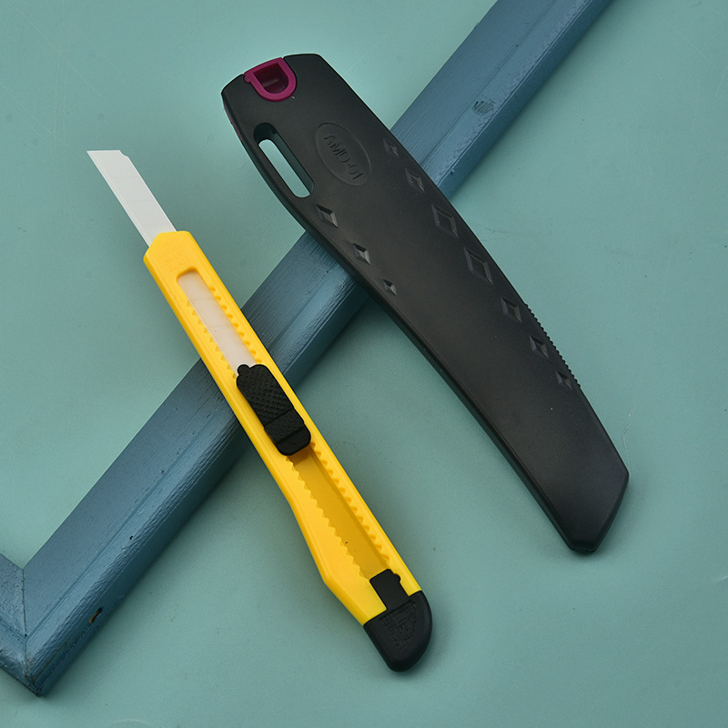 A large blade is a common tool blade that is commonly used for cutting, trimming, and trimming work in industries, construction, and crafts