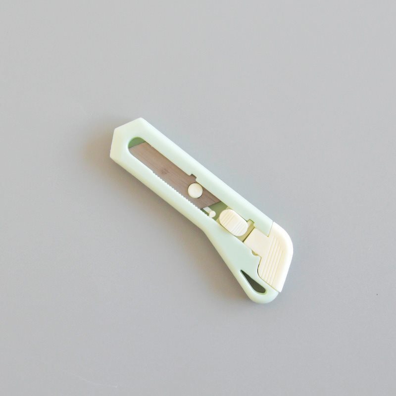 Large utility knife blade Paper cutter knife Coated with rubber Heavy duty wallpaper knife Tool knife for unwrapping express packages